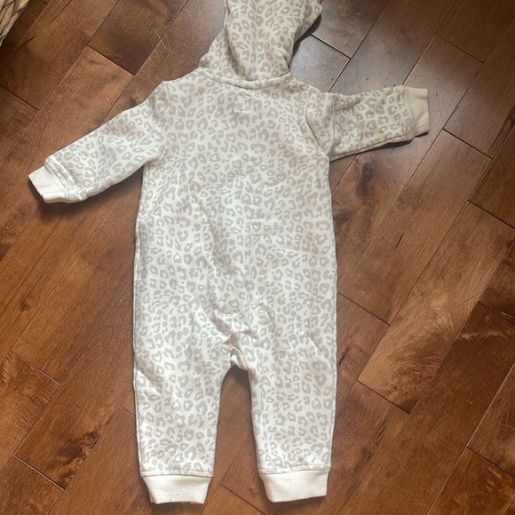 Baby Gap 6-12 Month Romper - Picture 3 of 3